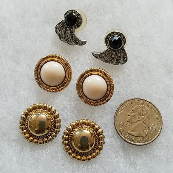 VINTAGE BUTTON EARRINGS - Picture 3 of 3